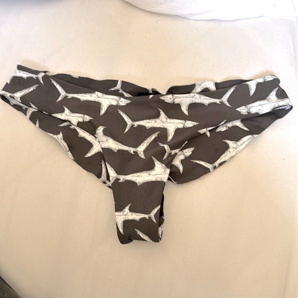 Boys and arrows hood fish bottoms